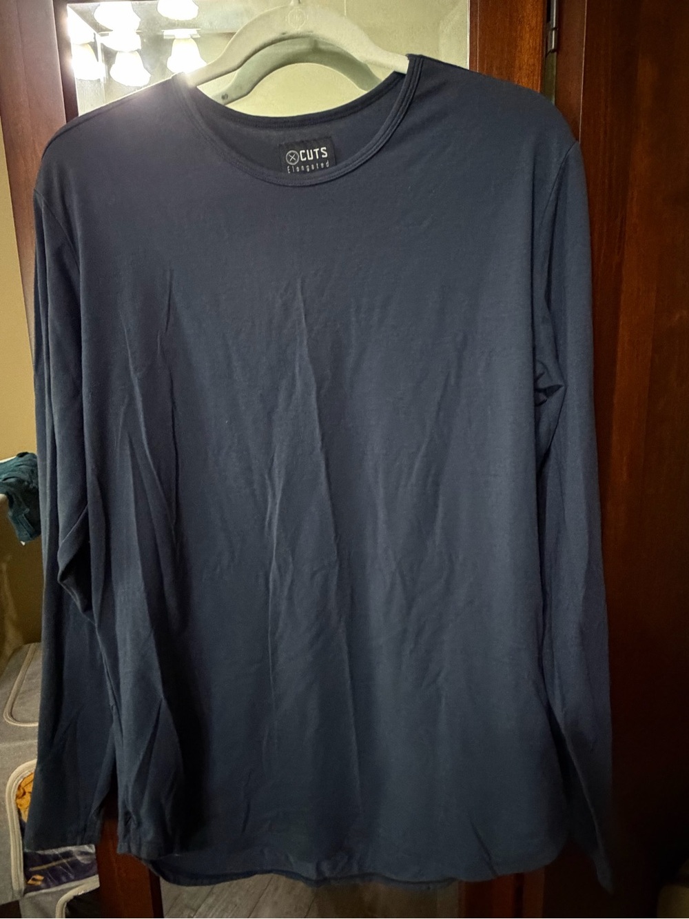 CŪTS Elongated Long Sleeve Tee - Medium --Black